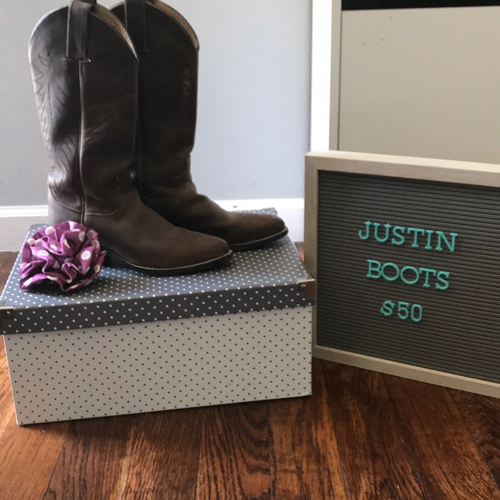 Justin boots brown cowboy boots size 5 1/2